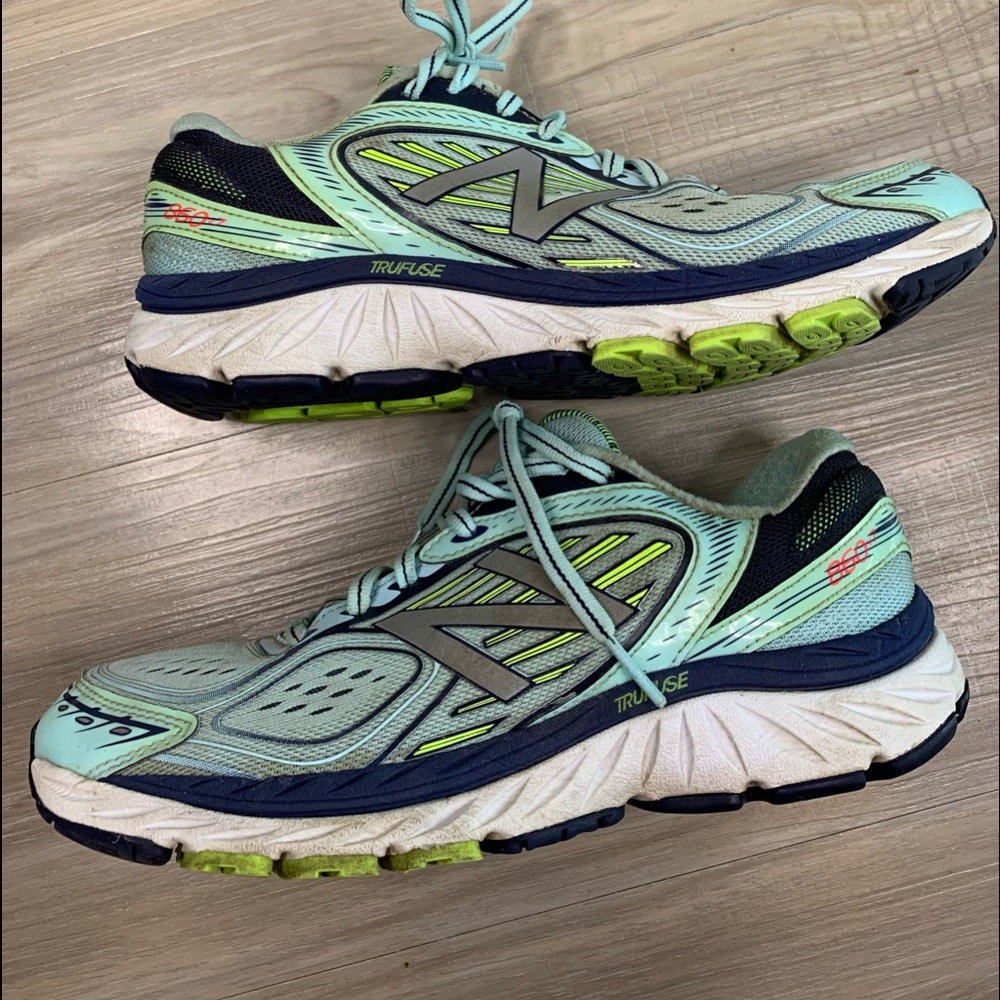 New Balance (W860WB7) 860v7 Ozone Blue / Lime Glo